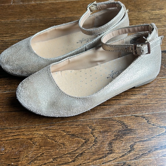 Gold ankle strap flats - Picture 2 of 6